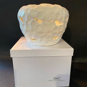 Ivory Porcelain Centerpiece Vase W/ Embossed Flower Décor Debora Carlucci